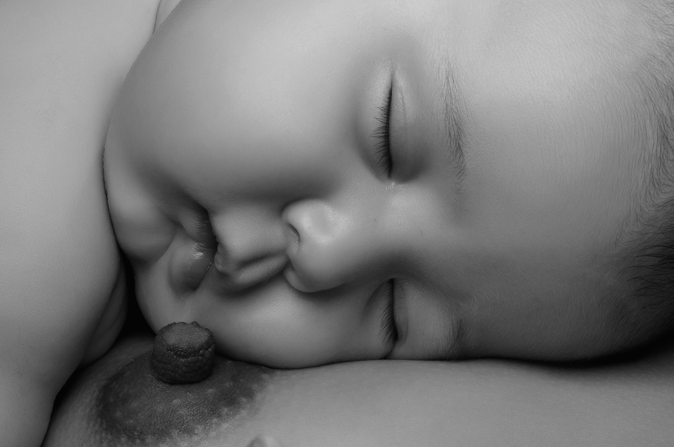 ammeklinikken-bilde3 Baby slapper av på bryst